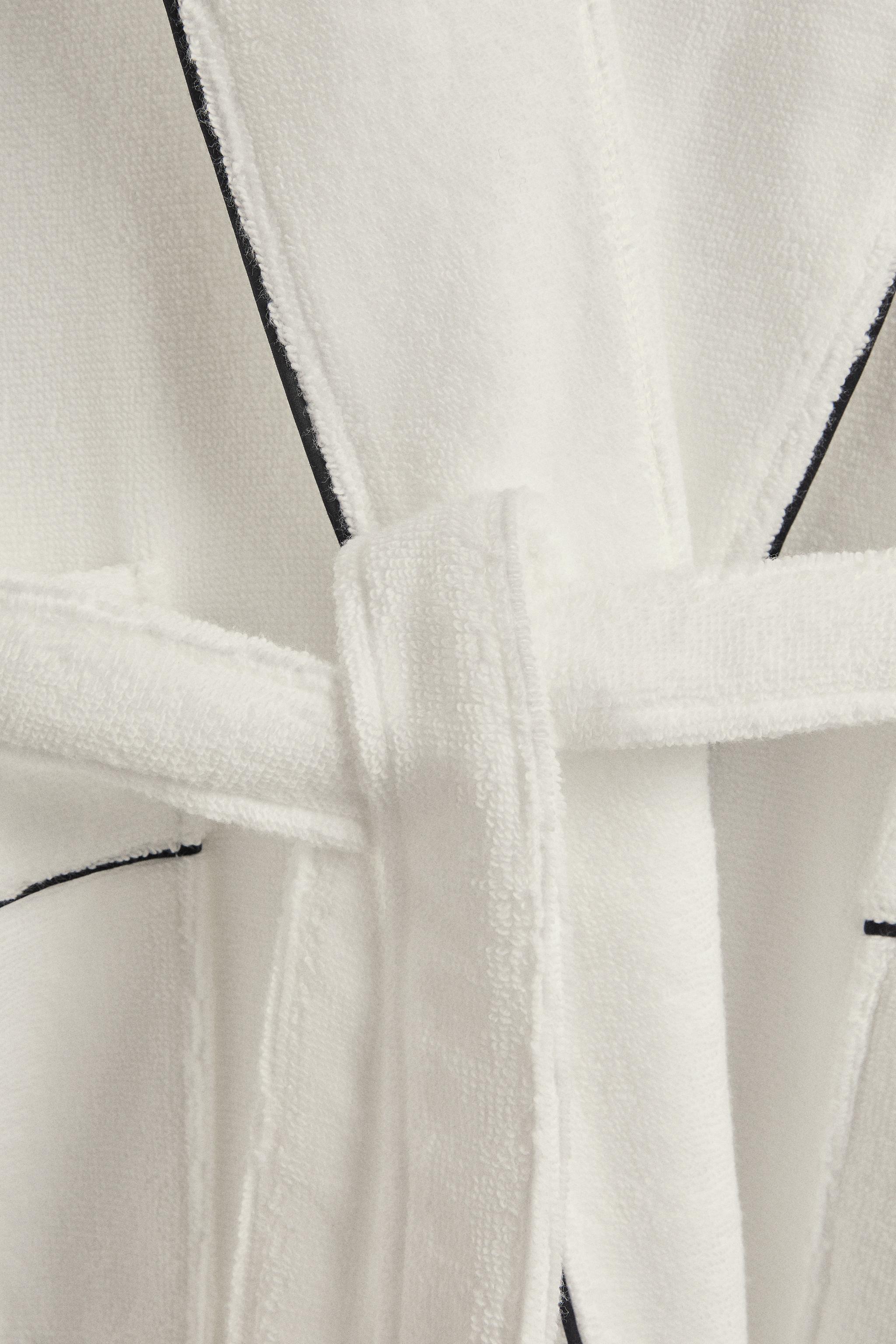 BATHROBE WITH PIPING (400 GXM²)